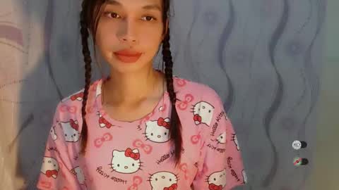 Snapshot of naughtysunshinepinay chatting on April 2026 06:19:01 AM Celine online show from April 2026 06:19:01 AM