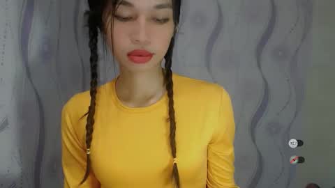 Snapshot of naughtysunshinepinay chatting on May 2026 01:25:01 AM Celine online show from May 2026 01:25:01 AM