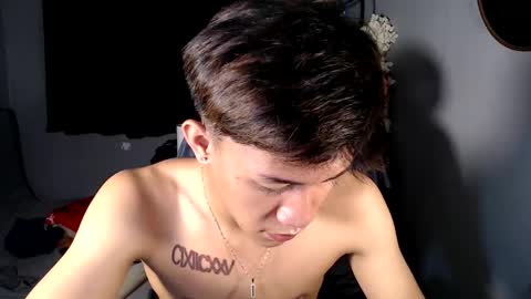 Snapshot of naugthyboyloy chatting on April 2026 06:06:02 PM Loy online show from April 2026 06:06:02 PM
