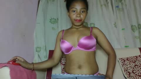 nayrah12 online show from November 2025 07:24:02 PM