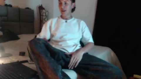 Snapshot of naytonfreeman chatting on October 2025 12:11:02 AM Im Nayton online show from October 2025 12:11:02 AM