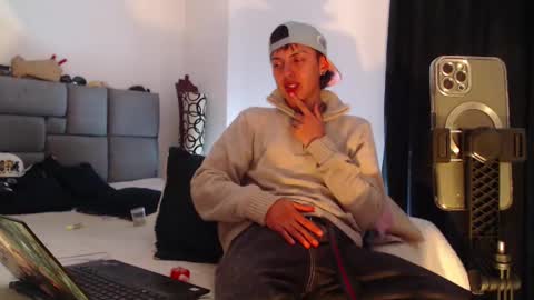 Snapshot of naytonfreeman chatting on October 2025 12:14:01 AM Im Nayton online show from October 2025 12:14:01 AM