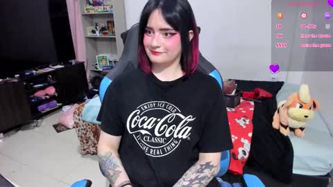 Snapshot of neeko_lol_ chatting on November 2025 06:28:01 PM Geek Nicole im Neeko UwU online show from November 2025 06:28:01 PM