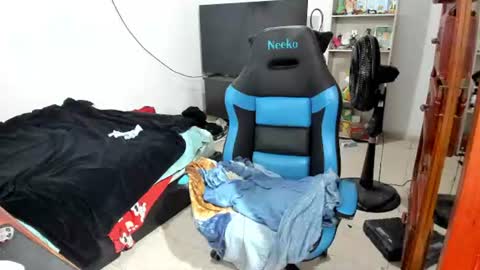 Snapshot of neeko_lol_ chatting on June 2026 11:57:01 AM Geek Nicole im Neeko UwU online show from June 2026 11:57:01 AM