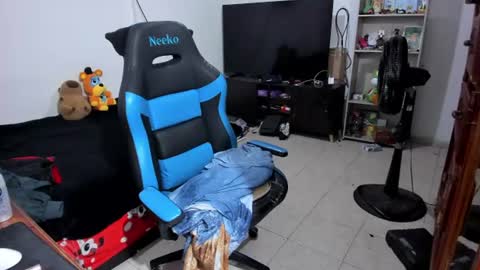 Snapshot of neeko_lol_ chatting on June 2026 11:29:02 AM Geek Nicole im Neeko UwU online show from June 2026 11:29:02 AM