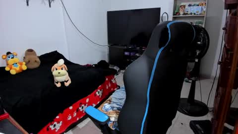 Snapshot of neeko_lol_ chatting on June 2026 10:02:01 AM Geek Nicole im Neeko UwU online show from June 2026 10:02:01 AM