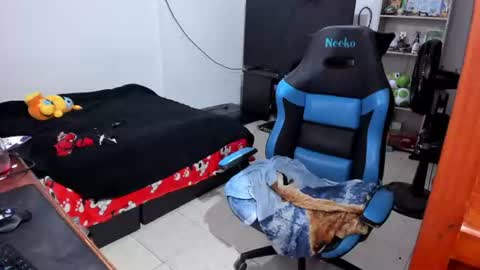 Snapshot of neeko_lol_ chatting on July 2026 11:38:01 AM Geek Nicole im Neeko UwU online show from July 2026 11:38:01 AM