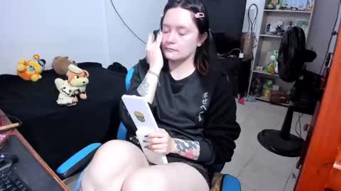 Snapshot of neeko_lol_ chatting on July 2026 10:44:01 AM Geek Nicole im Neeko UwU online show from July 2026 10:44:01 AM