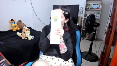Snapshot of neeko_lol_ chatting on July 2026 01:37:02 PM Geek Nicole im Neeko UwU online show from July 2026 01:37:02 PM