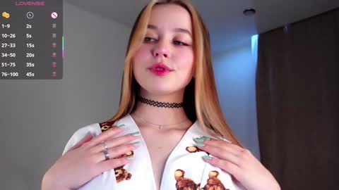 Snapshot of neldaaskins chatting on January 2025 01:54:01 AM Lana online show from January 2025 01:54:01 AM