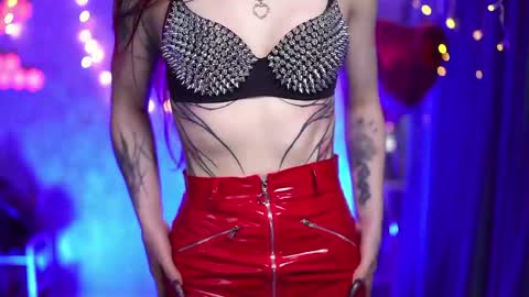 Snapshot of nelle_ chatting on April 2026 12:11:02 AM online show from April 2026 12:11:02 AM