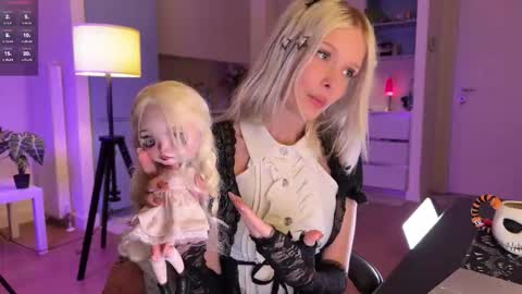 Snapshot of neondemon_ chatting on September 2025 08:53:02 PM maeve online show from September 2025 08:53:02 PM