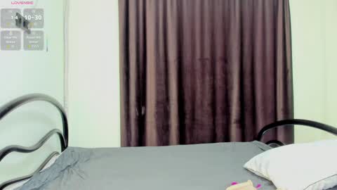 Snapshot of neonsakura chatting on April 2026 05:18:02 AM Sakura online show from April 2026 05:18:02 AM