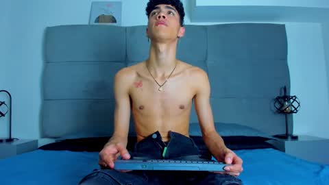  NeoRaptis  jhonatan  online show from February 2025 09:22:01 PM