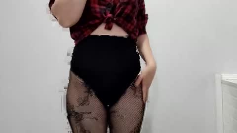 Snapshot of nerii11i chatting on May 2026 07:47:01 AM Crystal New online show from May 2026 07:47:01 AM