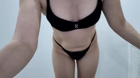 Snapshot of nerii11i chatting on June 2026 07:32:02 AM Crystal New online show from June 2026 07:32:02 AM