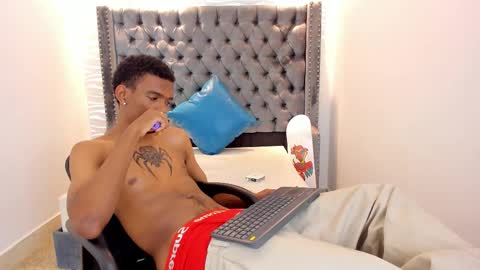 Snapshot of nero_reyd chatting on December 2025 07:55:01 PM Nero online show from December 2025 07:55:01 PM