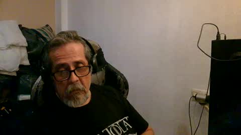 Snapshot of neron401 chatting on April 2026 02:40:02 AM neron401 online show from April 2026 02:40:02 AM