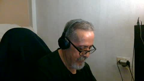 Snapshot of neron401 chatting on June 2026 12:35:01 AM neron401 online show from June 2026 12:35:01 AM