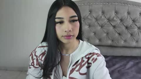 nesuko_kamado online show from October 2025 01:56:02 PM