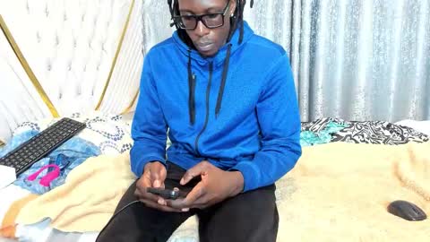 Snapshot of netfux_and_chill chatting on March 2026 06:14:01 PM netfux_and_chill online show from March 2026 06:14:01 PM