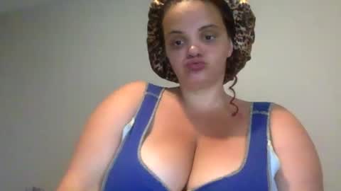 Snapshot of newfiebbw chatting on June 2026 10:00:02 PM Ms. Natural online show from June 2026 10:00:02 PM