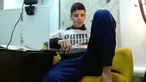 newlatino1 online show from October 2025 04:27:01 AM