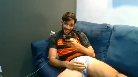 Snapshot of newt_easy chatting on April 2026 01:03:01 AM Lucena BR online show from April 2026 01:03:01 AM