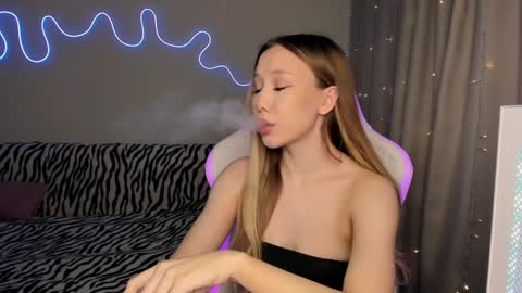 Mina online show from December 2024 10:50:02 AM