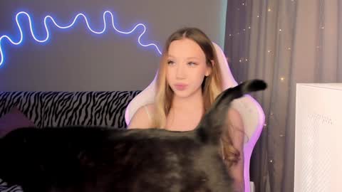 Mina online show from January 2025 10:32:01 AM