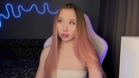 Mina online show from February 2025 02:04:02 PM