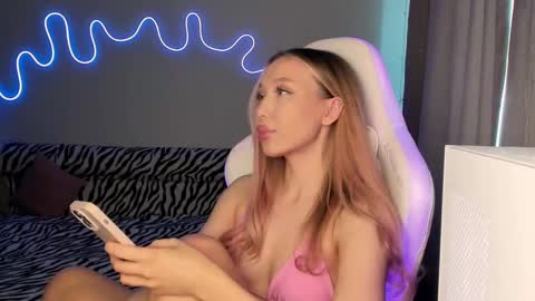 Mina online show from February 2025 10:09:01 AM