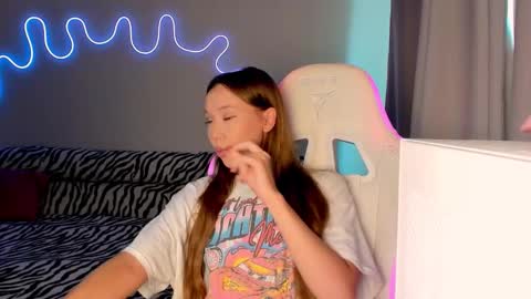 Mina online show from September 2025 10:16:01 AM