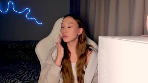 Mina online show from October 2025 01:11:01 PM