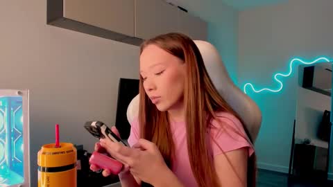 Snapshot of neyrmina chatting on March 2026 08:18:01 AM Mina online show from March 2026 08:18:01 AM