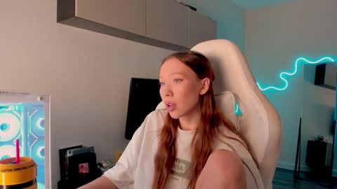 Snapshot of neyrmina chatting on March 2026 07:14:02 AM Mina online show from March 2026 07:14:02 AM