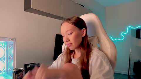 Snapshot of neyrmina chatting on March 2026 08:26:33 AM Mina online show from March 2026 08:26:33 AM