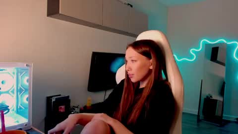 Snapshot of neyrmina chatting on April 2026 06:40:02 AM Mina online show from April 2026 06:40:02 AM