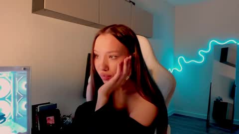 Snapshot of neyrmina chatting on April 2026 07:25:02 AM Mina online show from April 2026 07:25:02 AM