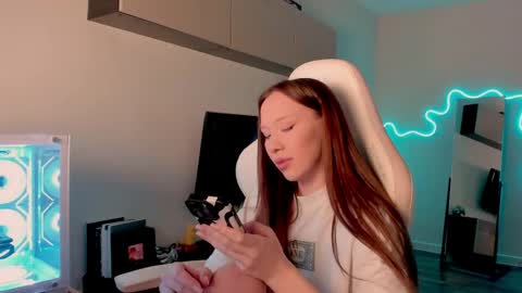 Snapshot of neyrmina chatting on April 2026 08:26:01 AM Mina online show from April 2026 08:26:01 AM