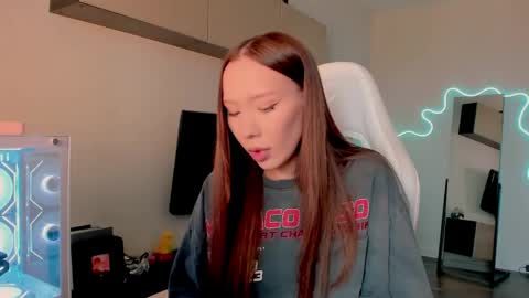 Snapshot of neyrmina chatting on April 2026 06:38:01 AM Mina online show from April 2026 06:38:01 AM