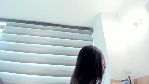 laura  online show from February 2025 08:45:02 PM