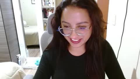 Snapshot of nia_cop chatting on December 2025 11:43:02 PM Dani online show from December 2025 11:43:02 PM