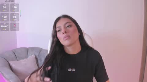 Nia online show from February 2025 01:21:02 PM