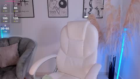 Nia online show from November 2025 01:34:01 PM