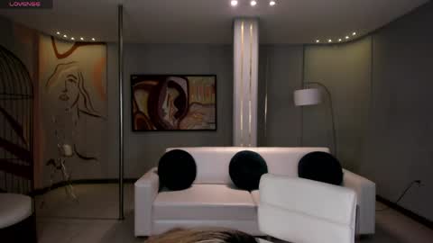 Snapshot of niaholland chatting on April 2026 07:45:01 PM SQUIRTER DOLL online show from April 2026 07:45:01 PM