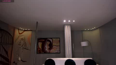 Snapshot of niaholland chatting on April 2026 05:43:01 PM SQUIRTER DOLL online show from April 2026 05:43:01 PM