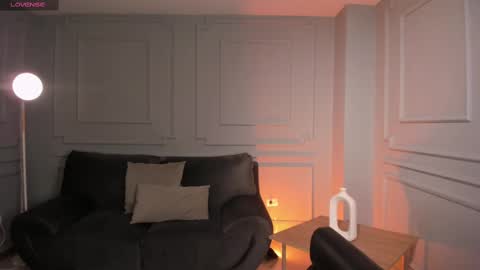 Snapshot of niasalvatore chatting on February 2025 10:59:02 PM Call me Nia online show from February 2025 10:59:02 PM