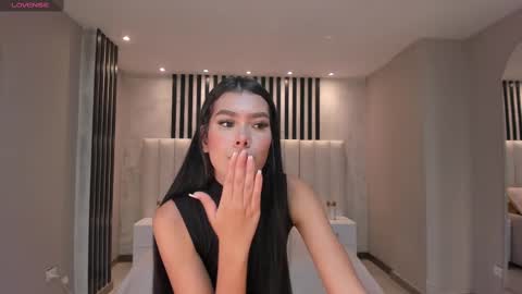 Snapshot of niasalvatore chatting on February 2025 09:05:02 PM Call me Nia online show from February 2025 09:05:02 PM