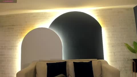 Snapshot of niasalvatore chatting on September 2025 03:57:01 PM Call me Nia online show from September 2025 03:57:01 PM